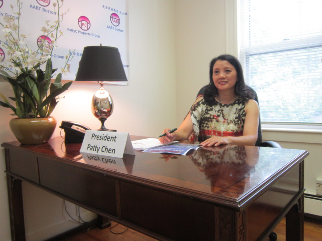 TVB interviewed Patty Chen at her office. TVB 在陈艺平的办公室采访她